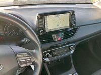Gebraucht Hyundai i30 Passion 99 PS (72 kW) 2018 Schwarz Kombi
