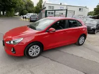 Gebraucht Hyundai i30 Select 101 PS (74 kW) 2018 Engine red / sol Kleinwagen