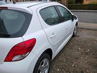 Gebraucht Peugeot 207 95 PS (69 kW) 2010 Weiß Kleinwagen