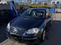 Gebraucht VW Jetta 140 PS (102 kW) 2010 Blau Limousine