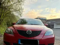 Używany Mazda 3 105 KM (77 kW) 2004 Czerwony Sedan/Limuzyna