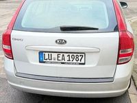 Gebraucht Kia Ceed Spirit 125 PS (91 kW) 2011 Silber Kleinwagen