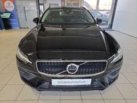 Gebraucht Volvo V60 163 PS (119 kW) 2022 Schwarz Kombi