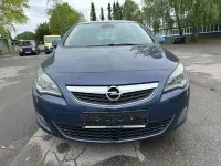 Używany Opel Astra Innovation 101 KM (74 kW) 2011 Niebieski Sedan/Limuzyna
