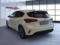 Gebraucht Ford Focus Titanium 125 PS (91 kW) 2024 Frostweiß Limousine