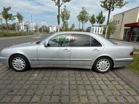 Usata Mercedes E320 Elegance 197 CV (144 kW) 2000 Argento Berlina