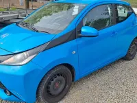 Second-hand Toyota Aygo X-play 69 CP (50 kW) 2017 Albastru Hatchback