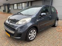 Gebraucht Peugeot 107 68 PS (50 kW) 2012 Grau Kleinwagen