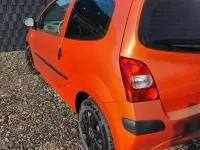 Używany Renault Twingo Authentique 58 KM (42 kW) 2009 Pomarańczowy Hatchback