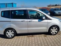 Gebraucht Ford Tourneo Courier Trend 101 PS (74 kW) 2016 Silber Van / Kleinbus