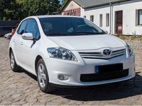 Gebraucht Toyota Auris Basis 99 PS (72 kW) 2012 Weiß Limousine