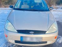 Gebraucht Ford Focus 113 PS (83 kW) 2001 Gold Limousine