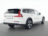Gebraucht Volvo V60 CC Pro 197 PS (144 kW) 2022 Weiß Kombi
