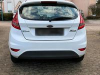 Gebraucht Ford Fiesta 95 PS (69 kW) 2010 Weiß Kleinwagen