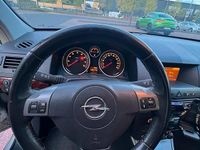 Second-hand Opel Astra 2005 Argintiu Coupe