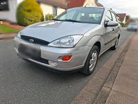 Usado Ford Focus 101 HP (74 kW) 2000 Prateado Sedan