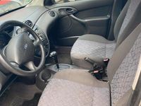 Gebraucht Ford Focus 100 PS (73 kW) 2000 Silber Kombi