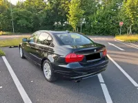 Gebraucht BMW 318 143 PS (105 kW) 2010 Schwarz Limousine