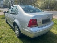 Second-hand VW Bora 105 CP (77 kW) 2004 Argintiu Berlinǎ