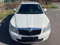 Usado Skoda Octavia Elegance 140 HP (102 kW) 2011 Branco Carrinha