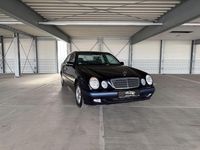 Gebraucht Mercedes E200 163 PS (119 kW) 2001 Blau Limousine