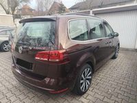 Gebraucht VW Sharan Comfortline 150 PS (110 kW) 2017 Rot Van / Kleinbus