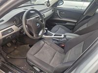 Gebraucht BMW 318 129 PS (94 kW) 2006 Titansilber metallic Limousine