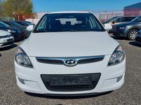 Gebraucht Hyundai i30 109 PS (80 kW) 2010 Weiß Limousine