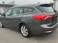 Używany Ford Focus Cool & Connect 120 KM (88 kW) 2020 Szary Sedan/Limuzyna