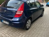 Gebraucht Hyundai i30 109 PS (80 kW) 2010 Blau Kombi