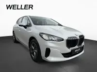 Gebraucht BMW 220 Active Tourer Performance 156 PS (114 kW) 2023 Mineralweiß (weiß) Van / Kleinbus