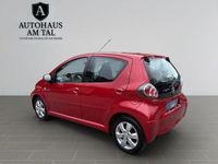 Gebraucht Toyota Aygo 68 PS (50 kW) 2011 Rot Kleinwagen