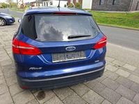 Usado Ford Focus Trend 101 CV (74 kW) 2015 Azul Familiar