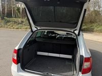 Gebraucht Skoda Superb 140 PS (102 kW) 2015 Weiß Kombi