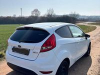 Gebraucht Ford Fiesta 60 PS (44 kW) 2009 Weiß Kleinwagen