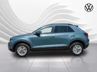 Gebraucht VW T-Roc Life 116 PS (85 kW) 2024 Petroleum blue metallic SUV