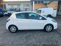 Gebraucht Toyota Yaris Hybrid 73 PS (53 kW) 2019 Weiß Kleinwagen