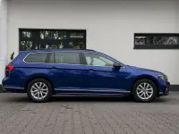 Gebraucht VW Passat R-line 150 PS (110 kW) 2022 Blau Kombi