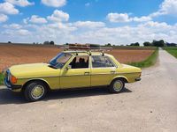 Gebraucht Mercedes 240 68 PS (50 kW) 1978 Gelb Limousine