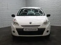 Gebraucht Renault Clio III 75 PS (55 kW) 2012 Weiß Kleinwagen