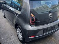 Usado VW up! Basis 65 HP (47 kW) 2023 Cinzento Citadino