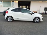 Gebraucht Kia Rio Attract 86 PS (63 kW) 2015 (ud) clear white Kleinwagen