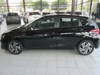 Gebraucht Hyundai i20 Trend 101 PS (74 kW) 2025 Phantom black / met Kleinwagen