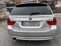 Gebraucht BMW 320 150 PS (110 kW) 2007 Grau Kombi