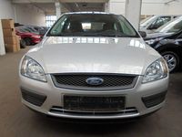 Gebraucht Ford Focus Trend 101 PS (74 kW) 2006 Silber Limousine