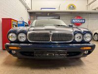 Second-hand Jaguar XJ8 284 CP (208 kW) 2000 Albastru Berlinǎ