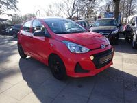 Gebraucht Hyundai i10 Pure 67 PS (49 kW) 2018 Rot Kleinwagen