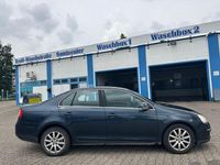 Gebraucht VW Jetta Comfortline 105 PS (77 kW) 2009 Blau Limousine