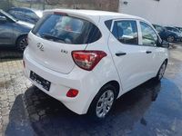 Gebraucht Hyundai i10 Classic 67 PS (49 kW) 2015 Weiß Kleinwagen
