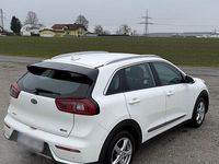 Gebraucht Kia Niro Silver 141 PS (103 kW) 2017 Weiß SUV